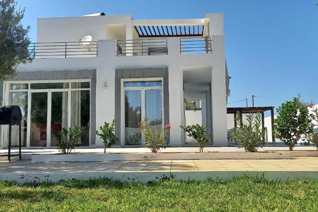 Magnifique Villa Avec Piscine Sur L'Ile De Djerba Pour Vacances Arkou Extérieur photo